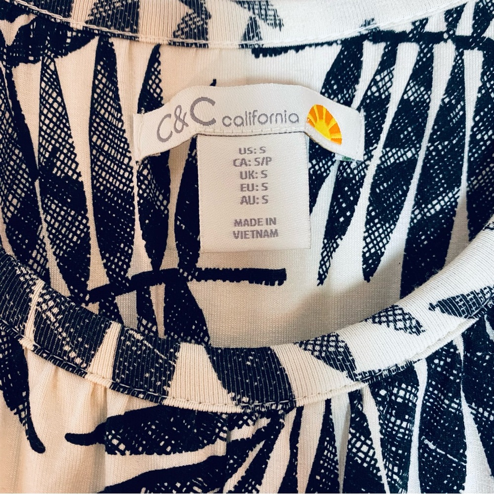 C&C California Black and White Leaf Print Maxi Dress - Picture 2 of 4